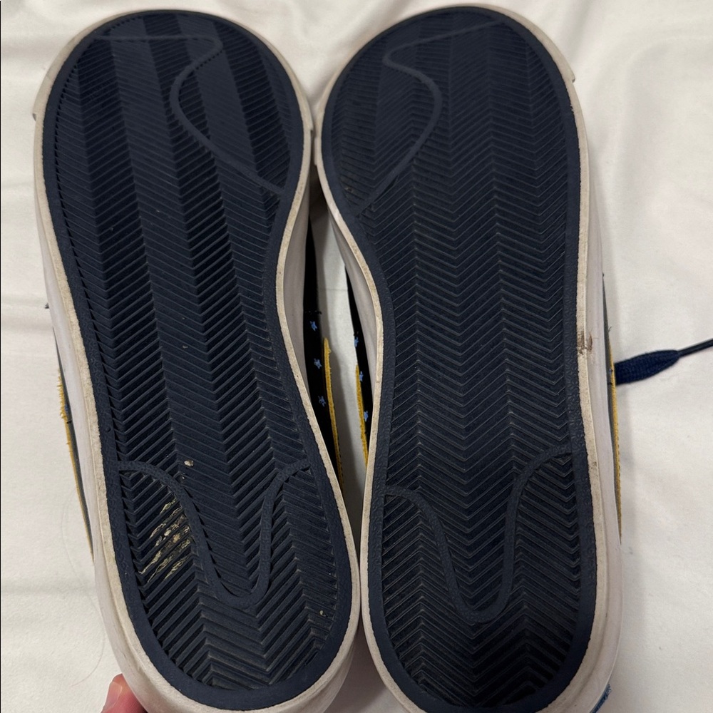 Nike Black and Blue Sneakers - Picture 6 of 6